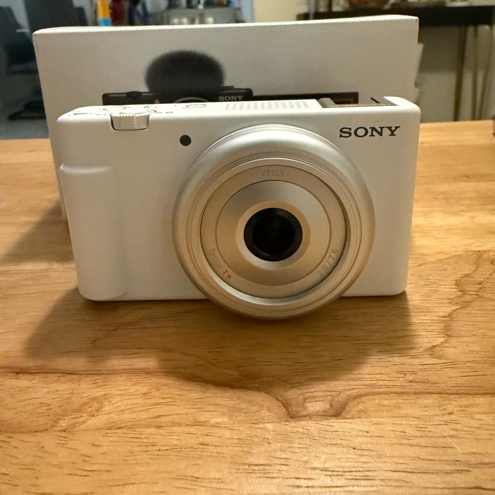 New! Sony White Digital zv-1f Camera with Accessories